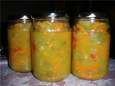 Салат из зеленых помидоров с чесноком и зеленью