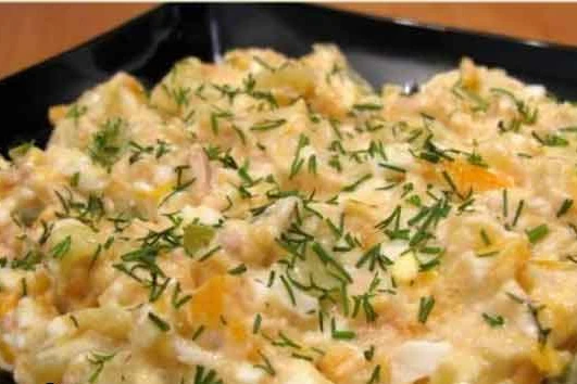 Салат из яиц с солеными или маринованными огурцами