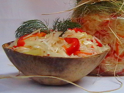 Салат-коктейль с белокочанной капустой, сыром