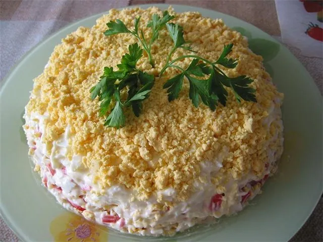 Салат слоеный с яблоками