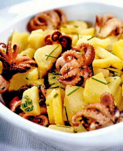 Картофельный салат с морепродуктами
