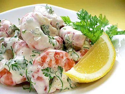 Салат из креветок с огурцами