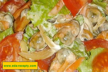 Салат из мидий с помидорами