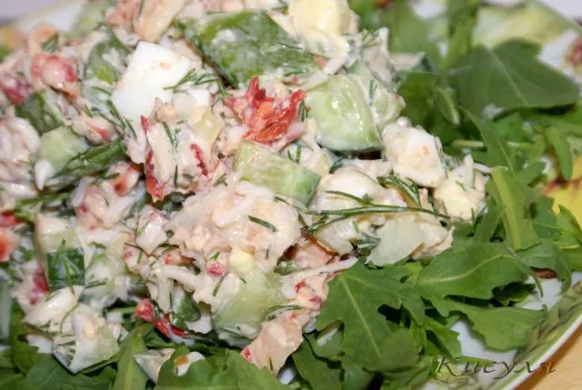 Салат-коктейль с крабами и ананасом