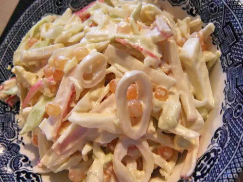 Салат с кальмарами