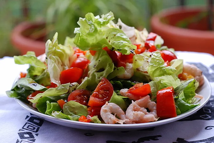 Салат с кальмарами и свеклой