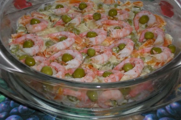 Креветочный салат с жареными шампиньонами