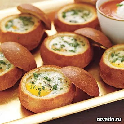 Куриный салат в хлебных стаканчиках