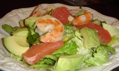 Салат для гурманов с курицей, ветчиной и апельсином