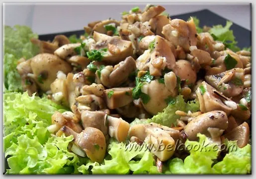 Салат из шампиньонов с курицей и морковью