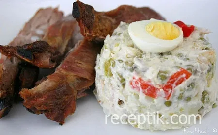 Салат-коктейль с курицей и овощами
