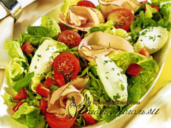 Салат с копченым куриным филе