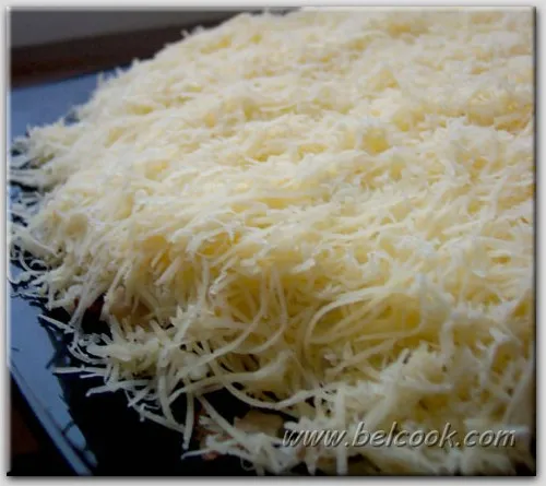 Салат с курицей, свежими овощами и зеленью