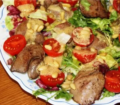 Салат с куриной печенью