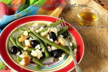 Салат из птицы, ветчины и стручковой фас