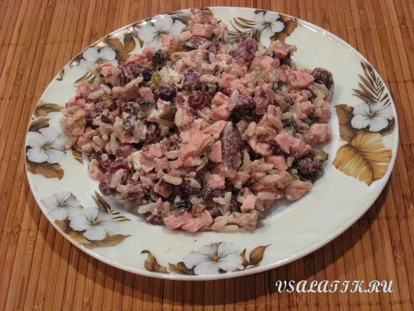 Салат из рыбы с фасолью