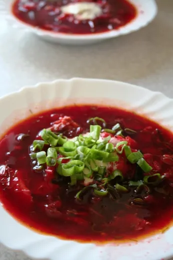 Борщ с грибами и черносливом
