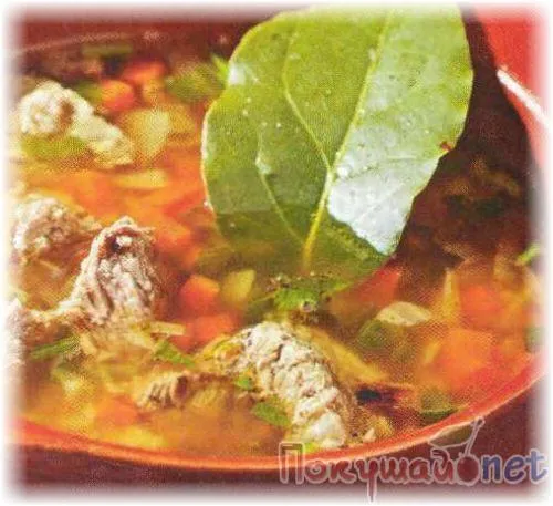 Щи по-грузински с говядиной, сулугуни и сосисками