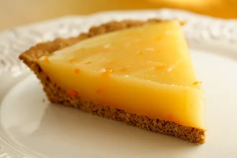 Лимонный тарт на песочной основе с лимонным курдом