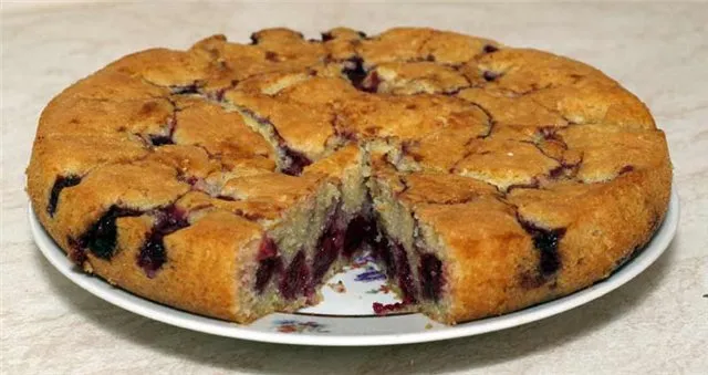 Шарлотка вишневая