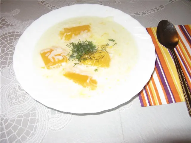 Молочный суп с тыквой и рисом