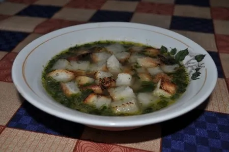 Суп картофельный с пикантными гренками