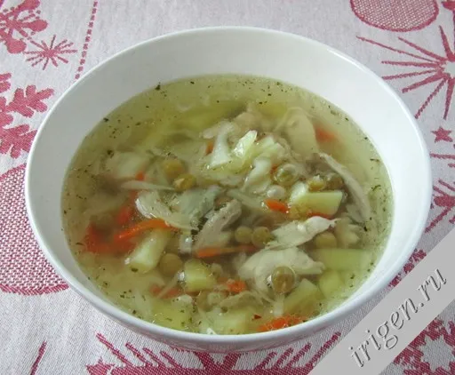 Суп куриный с горошком