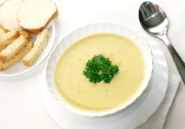 Суп с сыром и яйцом