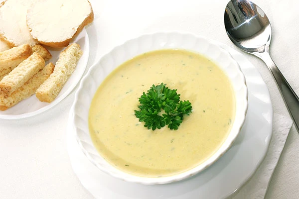 Суп с сыром и яйцом