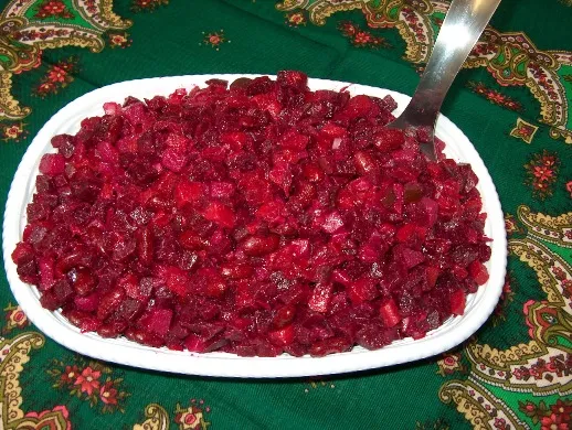 Постный винегрет с фасолью, солёными грибами и оливковым маслом