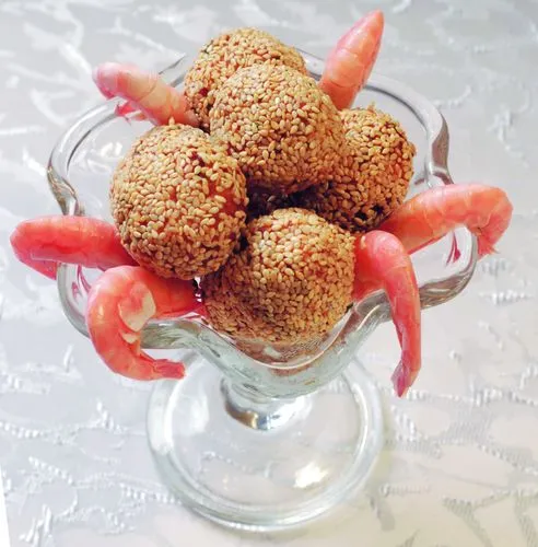 Шарики из креветок с кунжутом