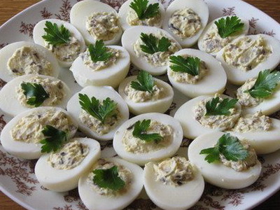 Яйца, фаршированные сырной массой