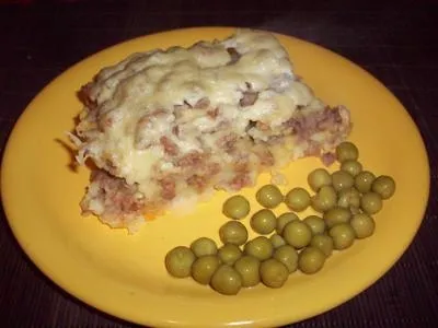 Запеканка слоеная с мясом и сыром