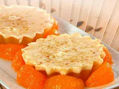 Молочно-миндальное желе с дольками апельсина